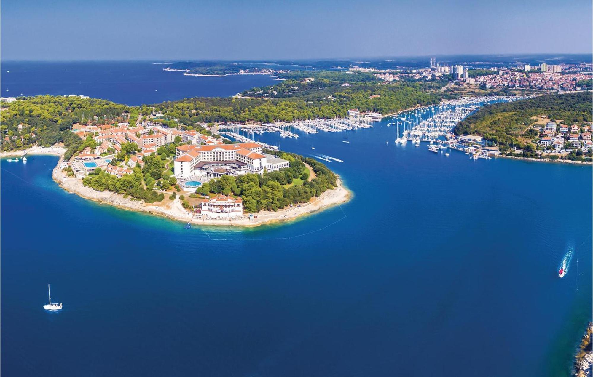 Gorgeous Apartment In Pula With House Sea View Buitenkant foto