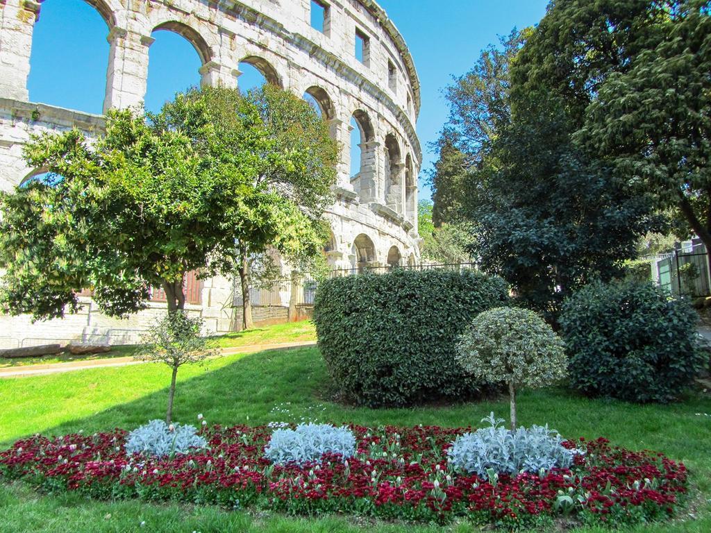 Gorgeous Apartment In Pula With House Sea View Buitenkant foto